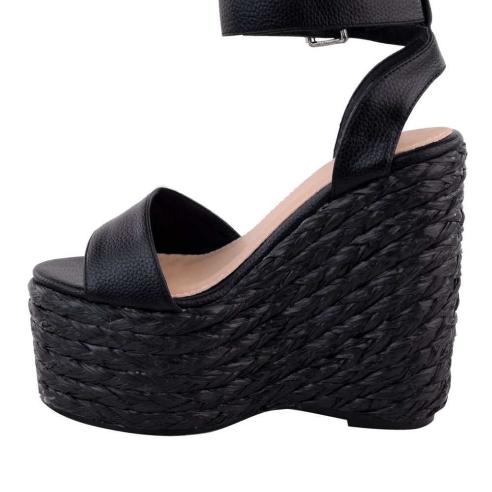 My Favorite Shoes! Black Buckle Raffia Chunky Platform Wedges